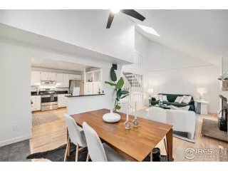 Photo #6: 1032408 Listing