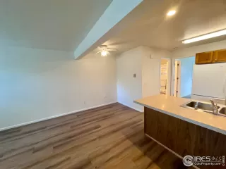 Photo #5: 1032414 Listing