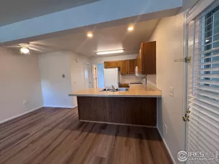 Photo #6: 1032414 Listing