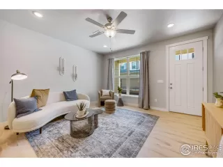 Photo #2: 1032421 Listing