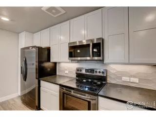 Photo #4: 1032422 Listing