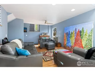 Photo #6: 1032430 Listing