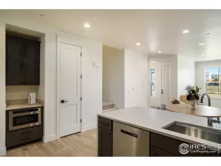 Photo #3: 1032440 Listing