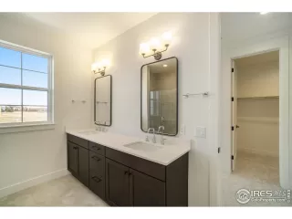 Photo #6: 1032440 Listing