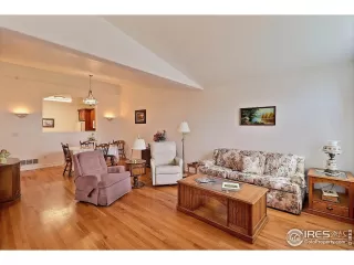 Photo #4: 1032446 Listing