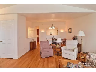 Photo #5: 1032446 Listing