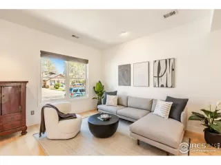 Photo #2: 1032565 Listing