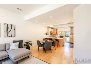 Photo #3: 1032565 Listing