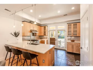 Photo #4: 1032565 Listing