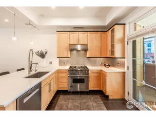 Photo #5: 1032565 Listing