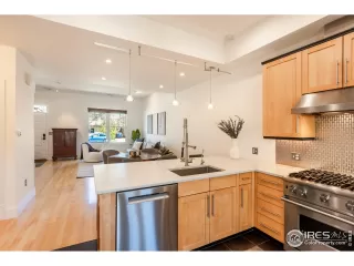 Photo #6: 1032565 Listing