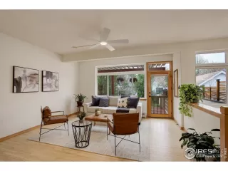 Photo #2: 1032571 Listing