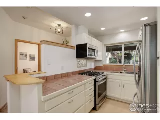 Photo #6: 1032571 Listing