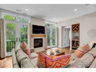 Photo #1: 1032617 Listing