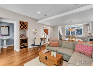 Photo #2: 1032617 Listing