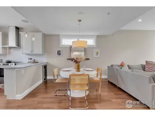 Photo #4: 1032617 Listing