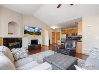 Photo #2: 1032691 Listing