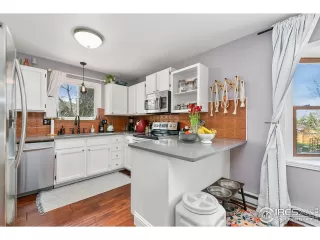 Photo #4: 1032727 Listing