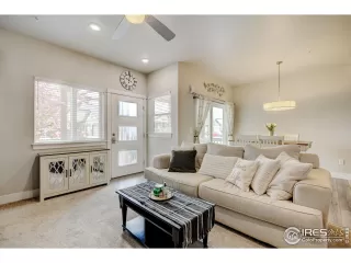 Photo #4: 1032748 Listing