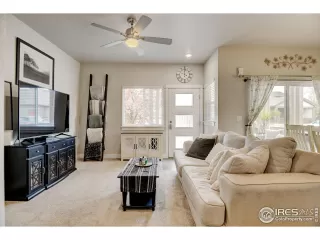 Photo #6: 1032748 Listing