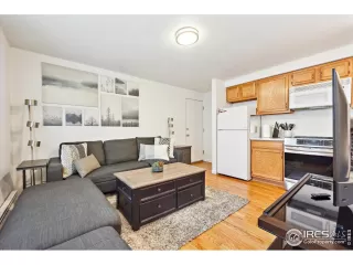 Photo #3: 1032749 Listing