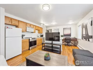 Photo #4: 1032749 Listing