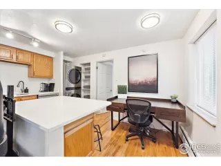 Photo #6: 1032749 Listing