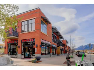 Photo #2: 1032774 Listing