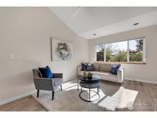 Photo #5: 1032788 Listing