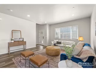 Photo #5: 1032809 Listing