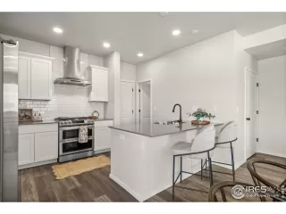 Photo #6: 1032809 Listing