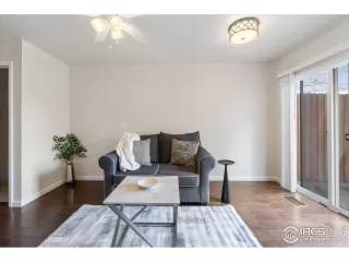 Photo #5: 1032843 Listing