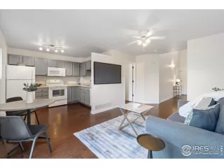 Photo #6: 1032843 Listing