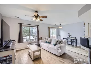 Photo #6: 1032861 Listing