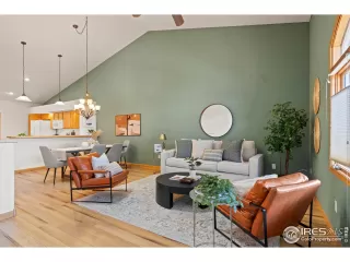 Photo #2: 1032865 Listing