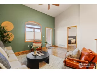 Photo #5: 1032865 Listing