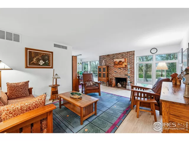 MLS: 1032867 Condo For Sale