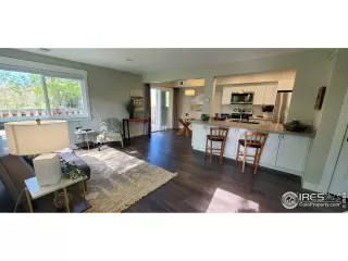 Photo #2: 1032939 Listing