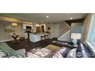 Photo #3: 1032939 Listing