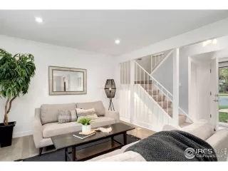 Photo #2: 1032968 Listing