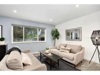 Photo #3: 1032968 Listing