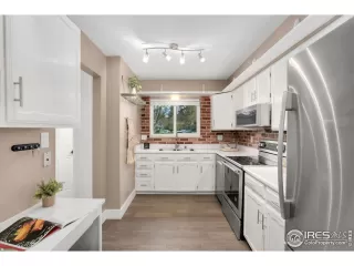 Photo #5: 1032968 Listing