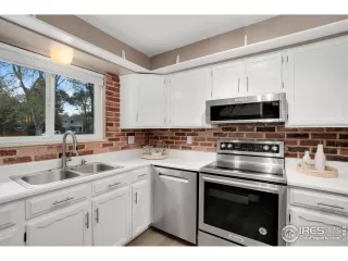 Photo #6: 1032968 Listing