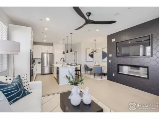 Photo #1: 1032988 Listing