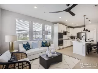 Photo #3: 1032988 Listing