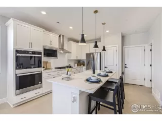 Photo #5: 1032988 Listing