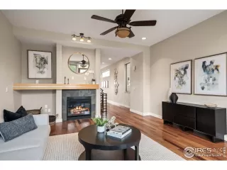 Photo #4: 1033007 Listing