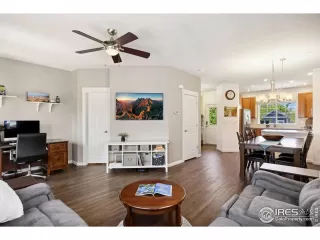 Photo #6: 1033102 Listing