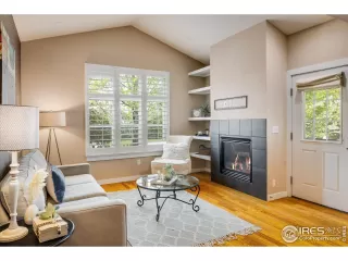 Photo #5: 1033130 Listing