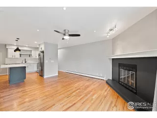 Photo #3: 1033164 Listing